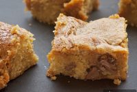Gooey Caramel Chocolate Chip Bars