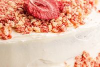 Heavenly Strawberry Crunch Cake