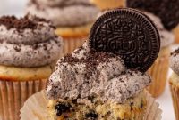 Midnight Cookie Swirl Cupcakes