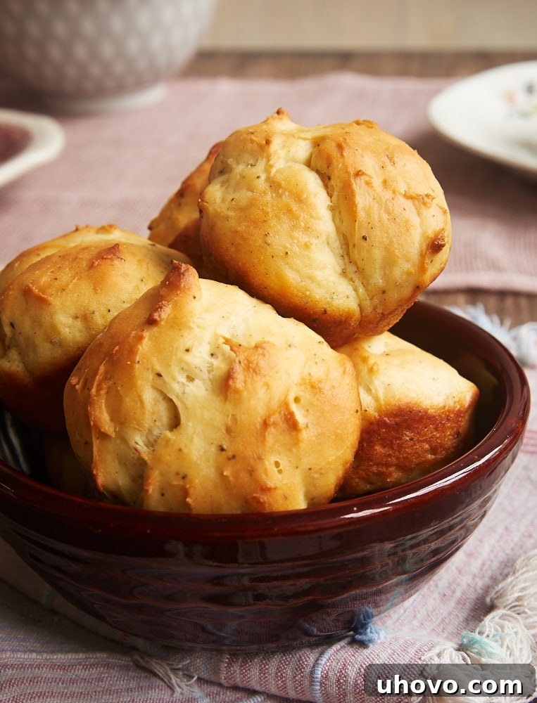 Effortlessly bake delicious, soft Cracked Pepper Sour Cream Rolls – a quick and easy yeast roll recipe perfect for any meal.
